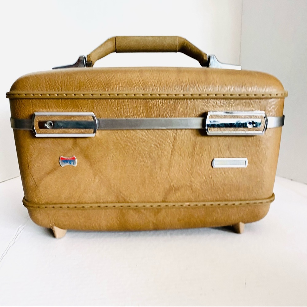 Vintage 60’s Train Case Make Up Luggage Suitcase